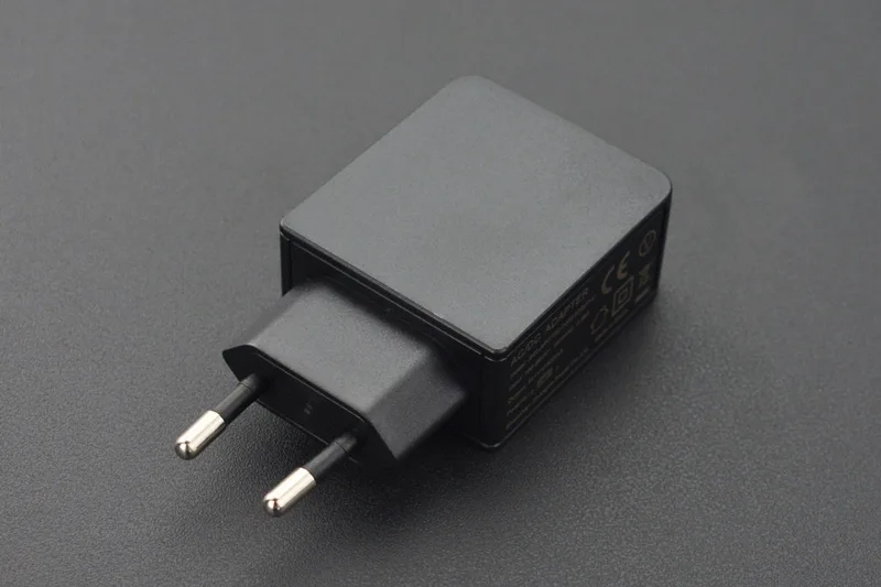 Подключите LattePanda и Raspberry Pi к питанию с помощью USB-адаптера 5 В ⚡